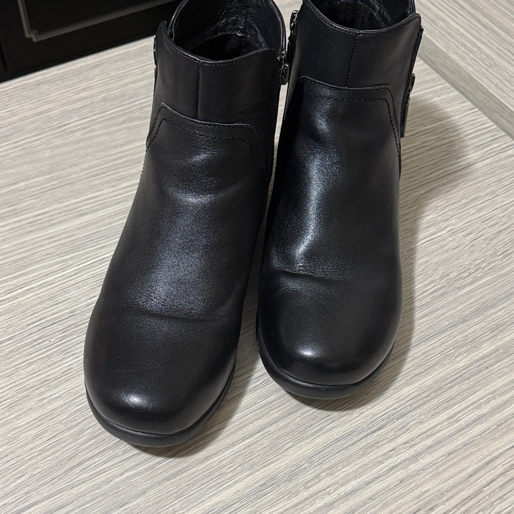 Black Proper Ankle Boots 10 2E with Side Zippers Genuine Leather - Picture 4 of 11